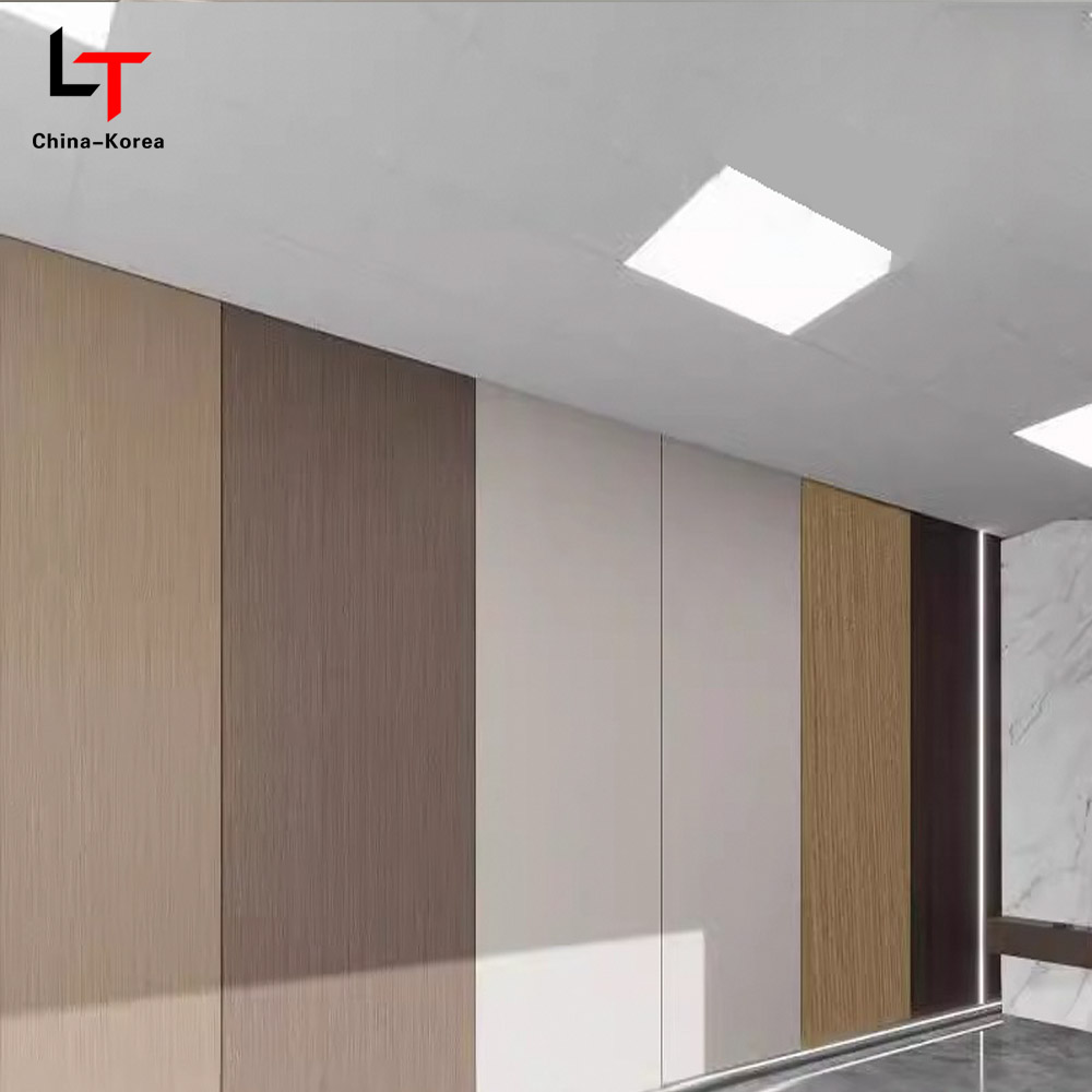 1220×2440 mm miljøvenlig PVC træfiner, dekorative vægpaneler til indendørs vægbeklædning Vandtæt ridsefast Nem at installere